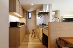 造作キッチンは、見学先でひと目惚れしたデザインをほぼそのまま取り入れた、夫婦そろってお気に入りの空間。