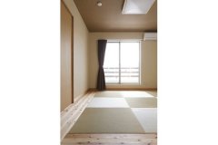 琉球畳を用いてモダンに仕上げた和室